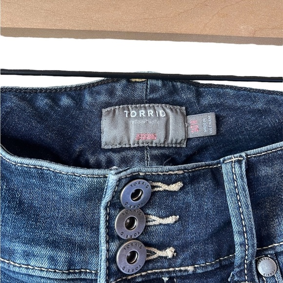 Torrid Medium Wash Jeggings 10R - Picture 2 of 7